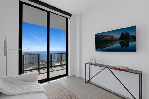 Condominio en venta en Miami Beach, Florida, 3 dormitorios, 103.77 m2 № 1980412 - foto 19