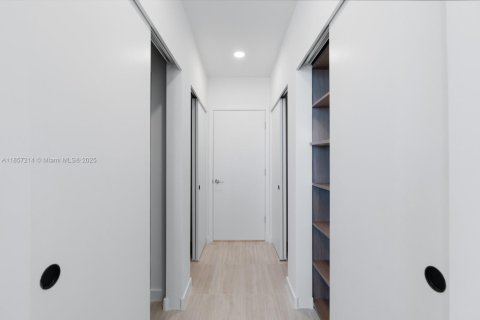 Condominio en venta en Miami Beach, Florida, 3 dormitorios, 103.77 m2 № 1980412 - foto 12