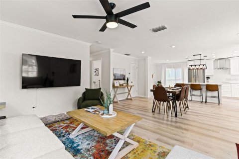 House in Tampa, Florida 3 bedrooms, 117.89 sq.m. № 1846679 - photo 8