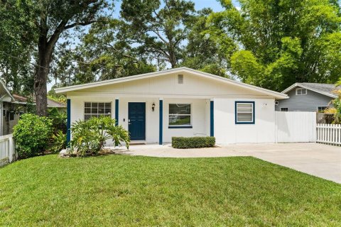 House in Tampa, Florida 3 bedrooms, 117.89 sq.m. № 1846679 - photo 1