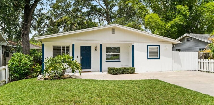 House in Tampa, Florida 3 bedrooms, 117.89 sq.m. № 1846679