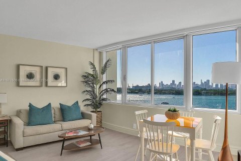 Copropriété à vendre à Miami Beach, Floride: 44.31 m2 № 1959868 - photo 2