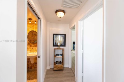 Copropriété à louer à Miami Beach, Floride: 2 chambres, 108.23 m2 № 1966385 - photo 17