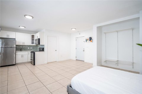 Apartment in Miami Beach, Florida 38.18 sq.m. № 2086352 - photo 4