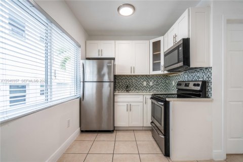 Apartment in Miami Beach, Florida 38.18 sq.m. № 2086352 - photo 6