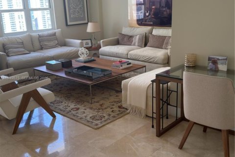 Condominio en alquiler en Miami, Florida, 1 dormitorio, 127.83 m2 № 2153051 - foto 2