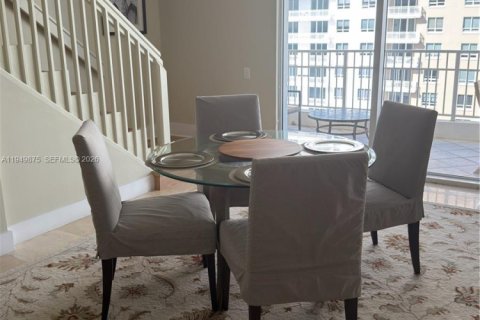 Condominio en Miami, Florida, 1 dormitorio  № 2153051