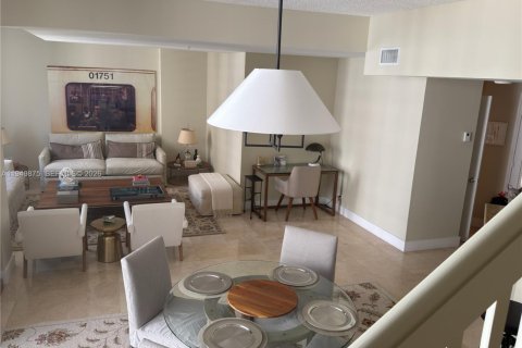 Condominio en alquiler en Miami, Florida, 1 dormitorio, 127.83 m2 № 2153051 - foto 7