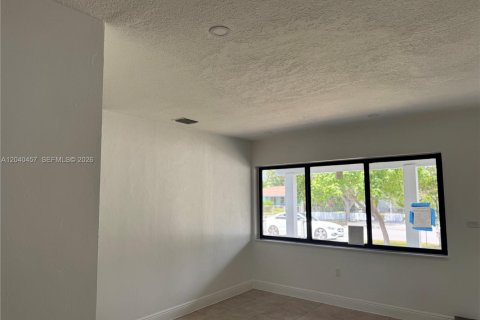 House in Hialeah, Florida 3 bedrooms, 107.4 sq.m. № 2087099 - photo 3