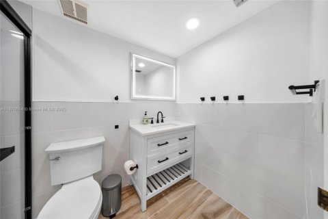 Купить кондоминиум в Норт-Бей-Виллидж, Флорида 2 спальни, 95.69м2, № 1981226 - фото 27