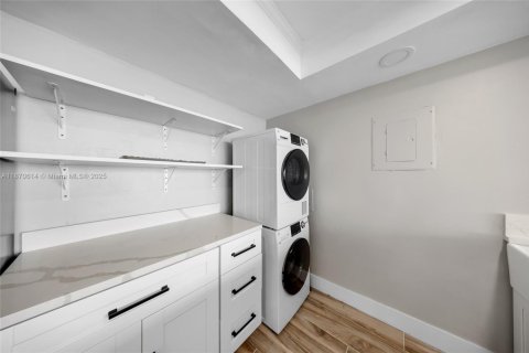 Купить кондоминиум в Норт-Бей-Виллидж, Флорида 2 спальни, 95.69м2, № 1981226 - фото 16