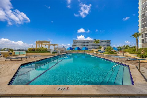 Купить кондоминиум в Норт-Бей-Виллидж, Флорида 2 спальни, 95.69м2, № 1981226 - фото 2