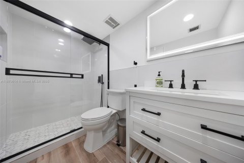 Купить кондоминиум в Норт-Бей-Виллидж, Флорида 2 спальни, 95.69м2, № 1981226 - фото 28