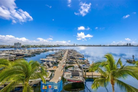 Купить кондоминиум в Норт-Бей-Виллидж, Флорида 2 спальни, 95.69м2, № 1981226 - фото 6