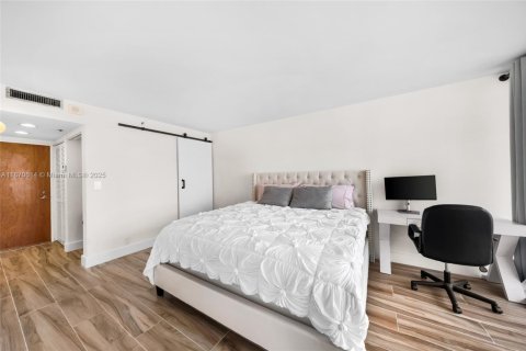 Купить кондоминиум в Норт-Бей-Виллидж, Флорида 2 спальни, 95.69м2, № 1981226 - фото 24