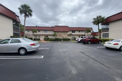Condo in Royal Palm Beach, Florida, 2 bedrooms  № 1154456 - photo 1