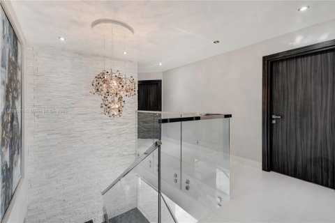 Villa ou maison à vendre à Miami, Floride: 4 chambres, 279.17 m2 № 2021751 - photo 17