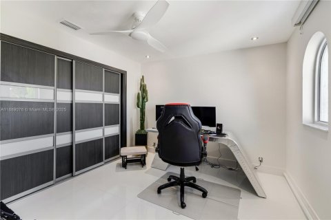 Villa ou maison à vendre à Miami, Floride: 4 chambres, 279.17 m2 № 2021751 - photo 29