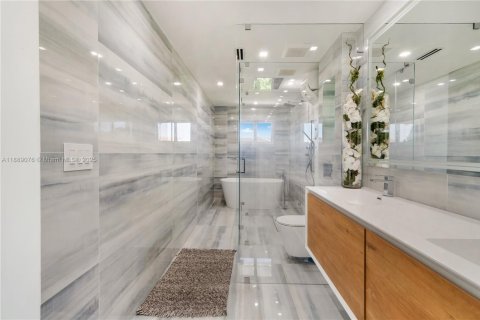 Villa ou maison à vendre à Miami, Floride: 4 chambres, 279.17 m2 № 2021751 - photo 21