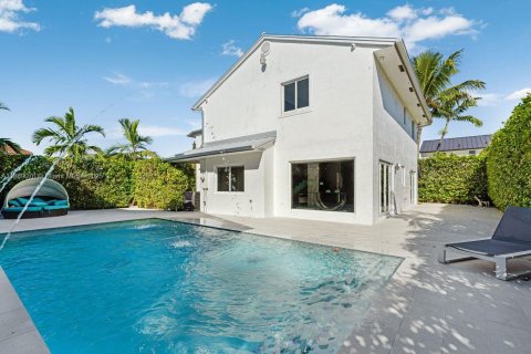 Villa ou maison à vendre à Miami, Floride: 4 chambres, 279.17 m2 № 2021751 - photo 2