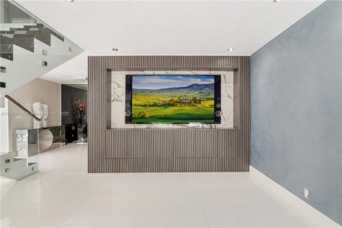 Villa ou maison à vendre à Miami, Floride: 4 chambres, 279.17 m2 № 2021751 - photo 10