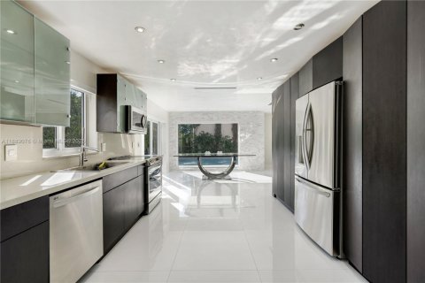 Villa ou maison à vendre à Miami, Floride: 4 chambres, 279.17 m2 № 2021751 - photo 7