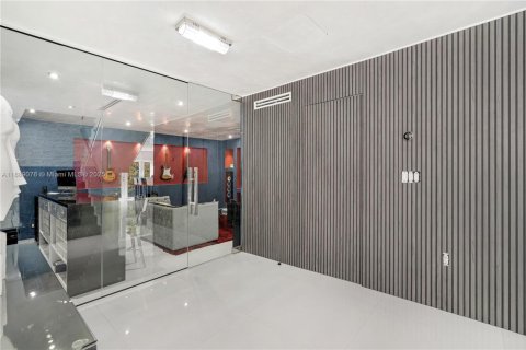 Villa ou maison à vendre à Miami, Floride: 4 chambres, 279.17 m2 № 2021751 - photo 11