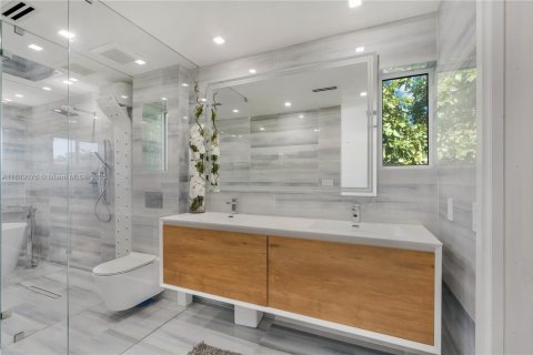 Villa ou maison à vendre à Miami, Floride: 4 chambres, 279.17 m2 № 2021751 - photo 23