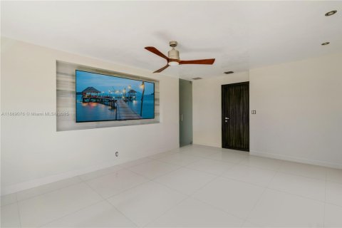 Villa ou maison à vendre à Miami, Floride: 4 chambres, 279.17 m2 № 2021751 - photo 19