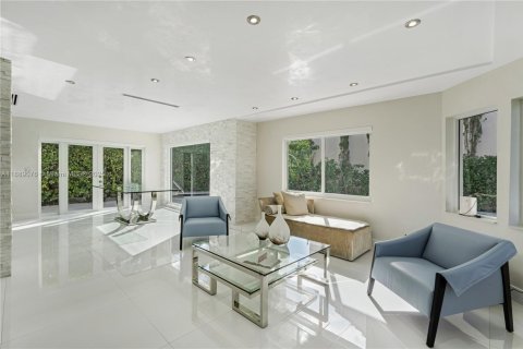 Villa ou maison à vendre à Miami, Floride: 4 chambres, 279.17 m2 № 2021751 - photo 4