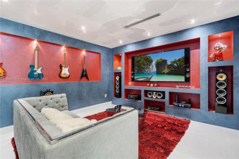 Villa ou maison à vendre à Miami, Floride: 4 chambres, 279.17 m2 № 2021751 - photo 13