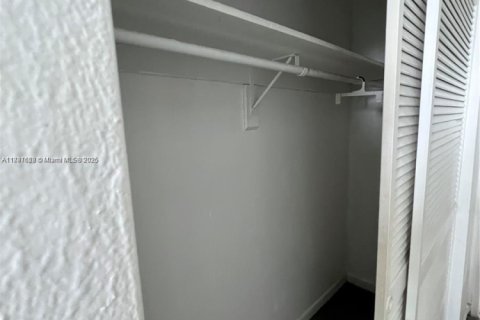 Copropriété à louer à Sunny Isles Beach, Floride: 2 chambres, 143.91 m2 № 1949133 - photo 27