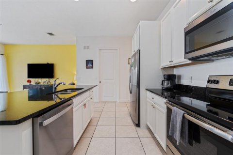 Townhouse in Davenport, Florida 4 bedrooms, 182.09 sq.m. № 2099350 - photo 8