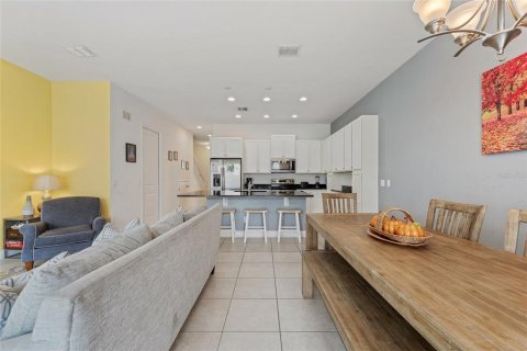 Townhouse in Davenport, Florida 4 bedrooms, 182.09 sq.m. № 2099350 - photo 12