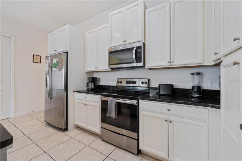 Townhouse in Davenport, Florida 4 bedrooms, 182.09 sq.m. № 2099350 - photo 9
