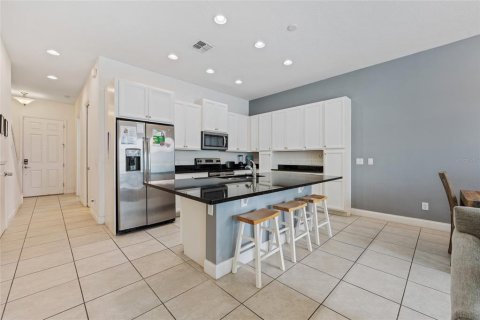 Townhouse in Davenport, Florida 4 bedrooms, 182.09 sq.m. № 2099350 - photo 3