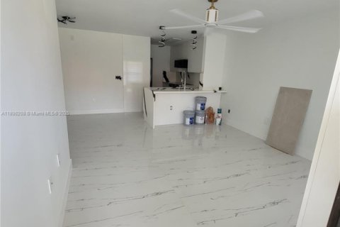 Снять в аренду кондоминиум в Пемброк-Пайнс, Флорида 2 спальни, 70.05м2, № 1949432 - фото 3