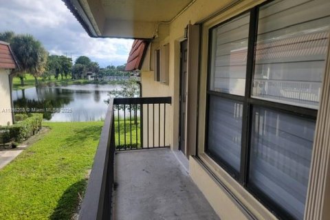 Снять в аренду кондоминиум в Пемброк-Пайнс, Флорида 2 спальни, 70.05м2, № 1949432 - фото 2