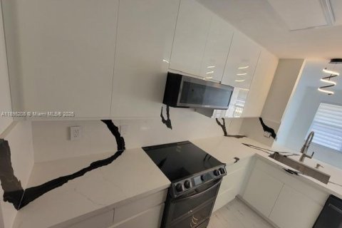 Снять в аренду кондоминиум в Пемброк-Пайнс, Флорида 2 спальни, 70.05м2, № 1949432 - фото 4