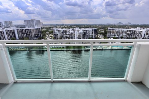 Copropriété à louer à Hollywood, Floride: 2 chambres, 112.6 m2 № 1986515 - photo 16