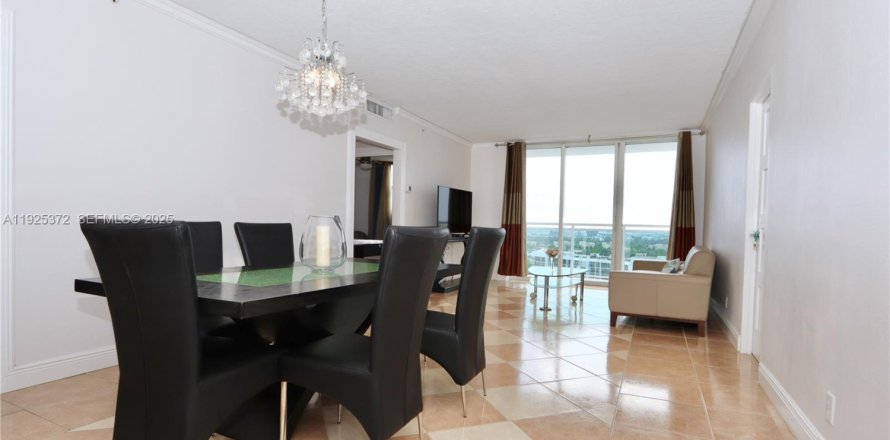 Condo à Hollywood, Floride, 2 chambres № 1986515