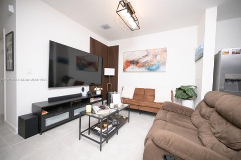 Townhouse in Miami, Florida 3 bedrooms, 123.37 sq.m. № 1973638 - photo 4