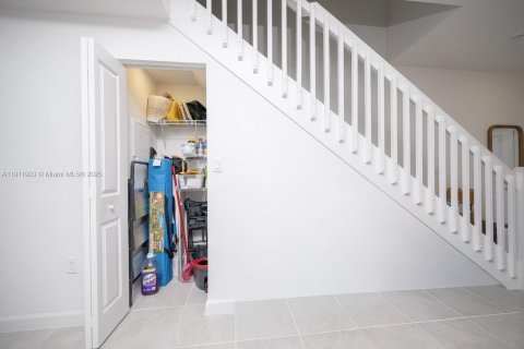 Townhouse in Miami, Florida 3 bedrooms, 123.37 sq.m. № 1973638 - photo 5