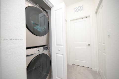 Townhouse in Miami, Florida 3 bedrooms, 123.37 sq.m. № 1973638 - photo 15