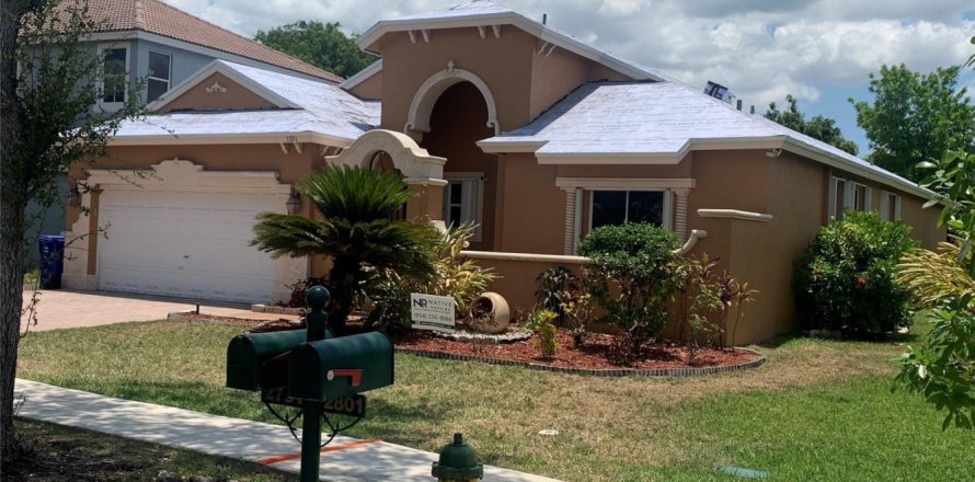 Condo in Hialeah, Florida, 2 bedrooms № 1097700