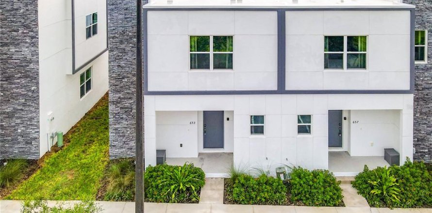 Townhouse in Davenport, Florida 5 bedrooms, 190.26 sq.m. № 2214470