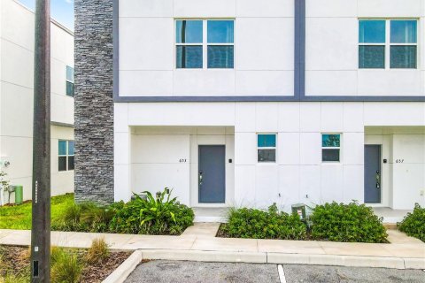 Townhouse in Davenport, Florida 5 bedrooms, 190.26 sq.m. № 2214470 - photo 2