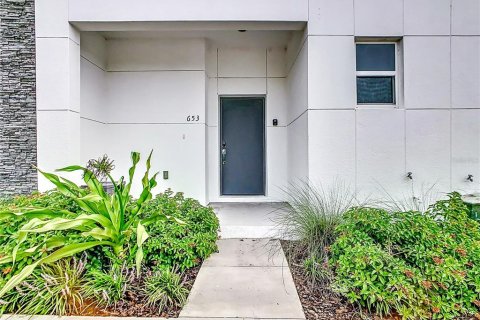 Townhouse in Davenport, Florida 5 bedrooms, 190.26 sq.m. № 2214470 - photo 3