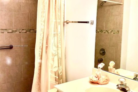 Купить кондоминиум в Майами, Флорида 2 спальни, 92.9м2, № 1488425 - фото 15