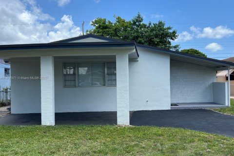 Casa en venta en Hollywood, Florida, 3 dormitorios, 118.73 m2 № 1774602 - foto 2